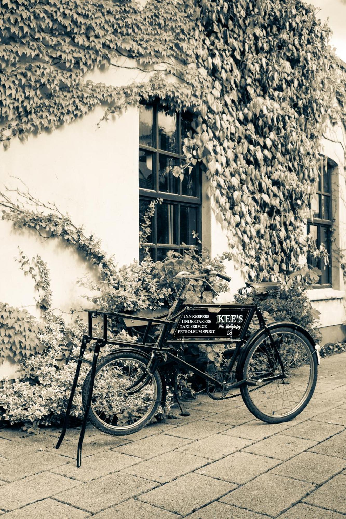 Kee'S Hotel Stranorlar Exterior foto